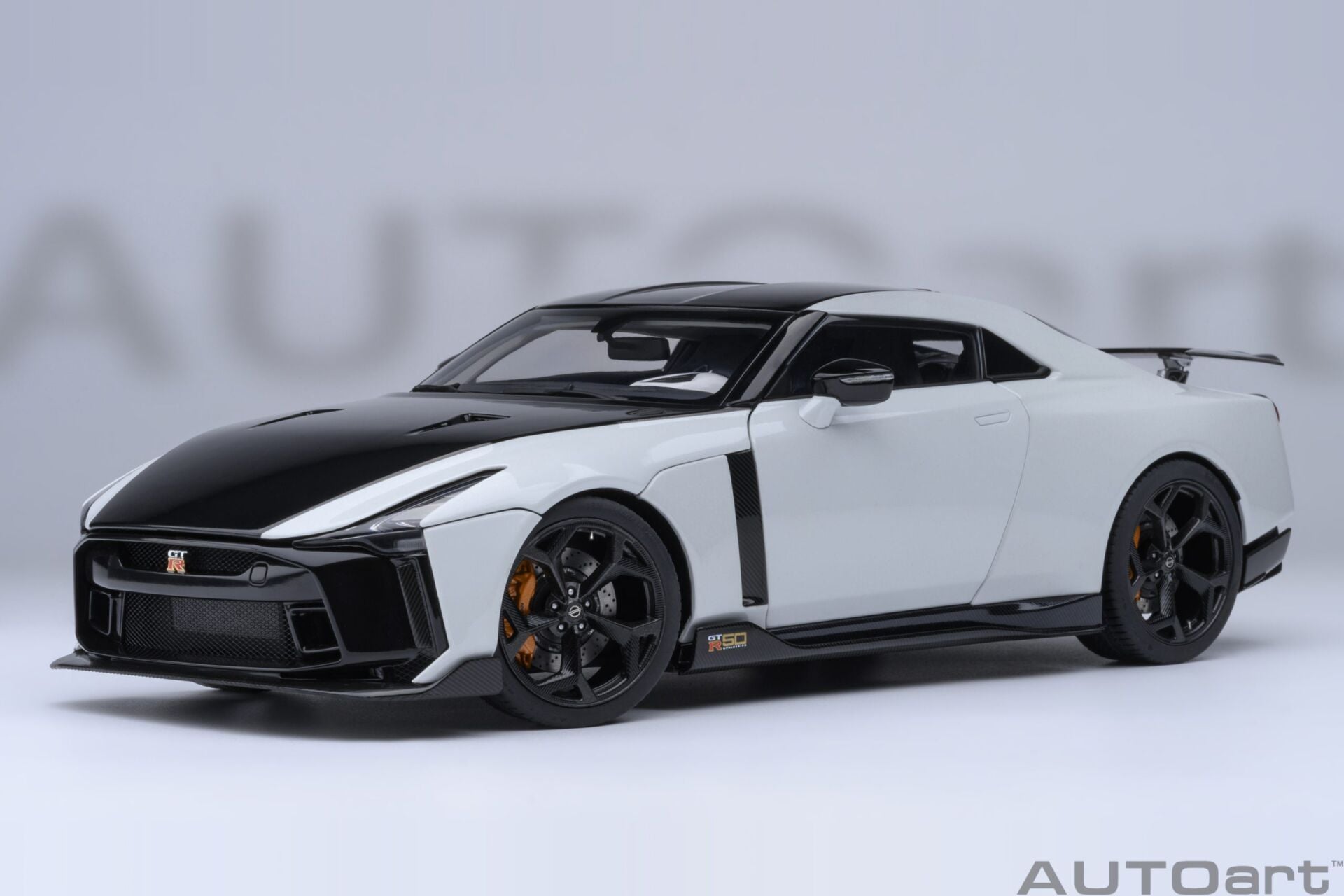 Autoart 1/18 Nissan GT-R50 by Italdesign (Metallic White/Black) - 77511