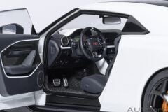 Autoart 1/18 Nissan GT-R50 by Italdesign (Metallic White/Black) - 77511