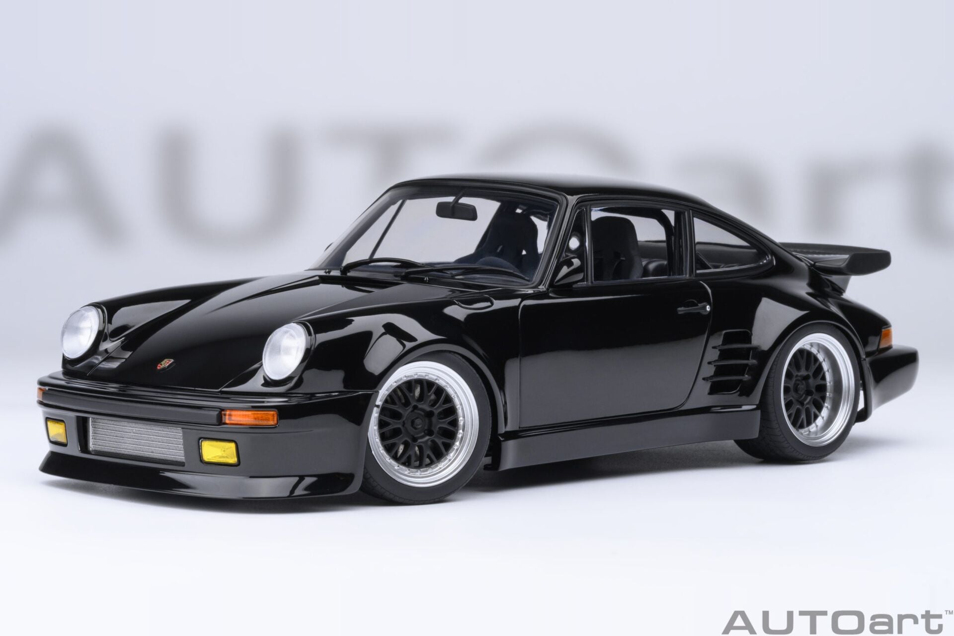 Autoart 1/18 Porsche 911 (930) Turbo Wangan Midnight “Blackbird” Comic #1 Version - 78158