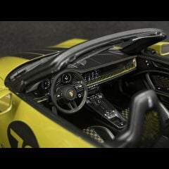 Spark Models 1/18 Porsche 911 Spirit 70 - Olive Neo