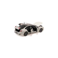Minichamps 1/18 BMW I7 M70 G70 2024 - Beyaz Metalik - 110 023702