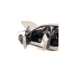 Minichamps 1/18 BMW I7 M70 G70 2024 - Beyaz Metalik - 110 023702