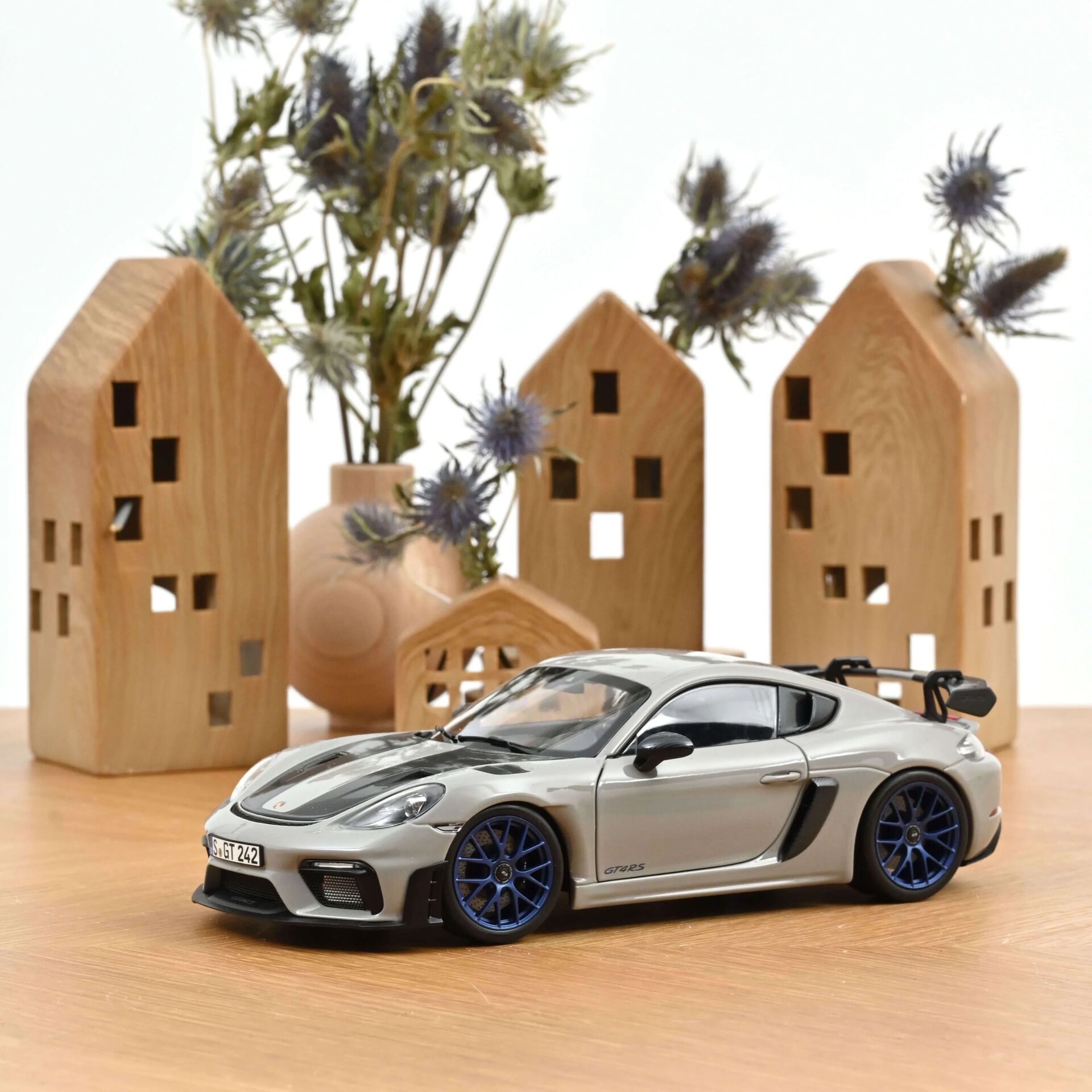 Norev 1/18 Porsche Cayman GT4 RS w/Weissach Pack 2023 Chalk - 187253