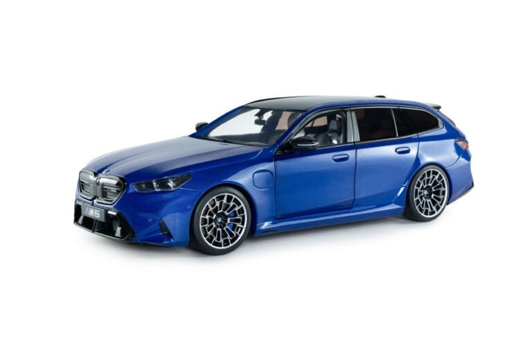 Solido 1/18 BMW M5 TOURING – M Marina Bay Blue Metallic – 2024 - S1814801