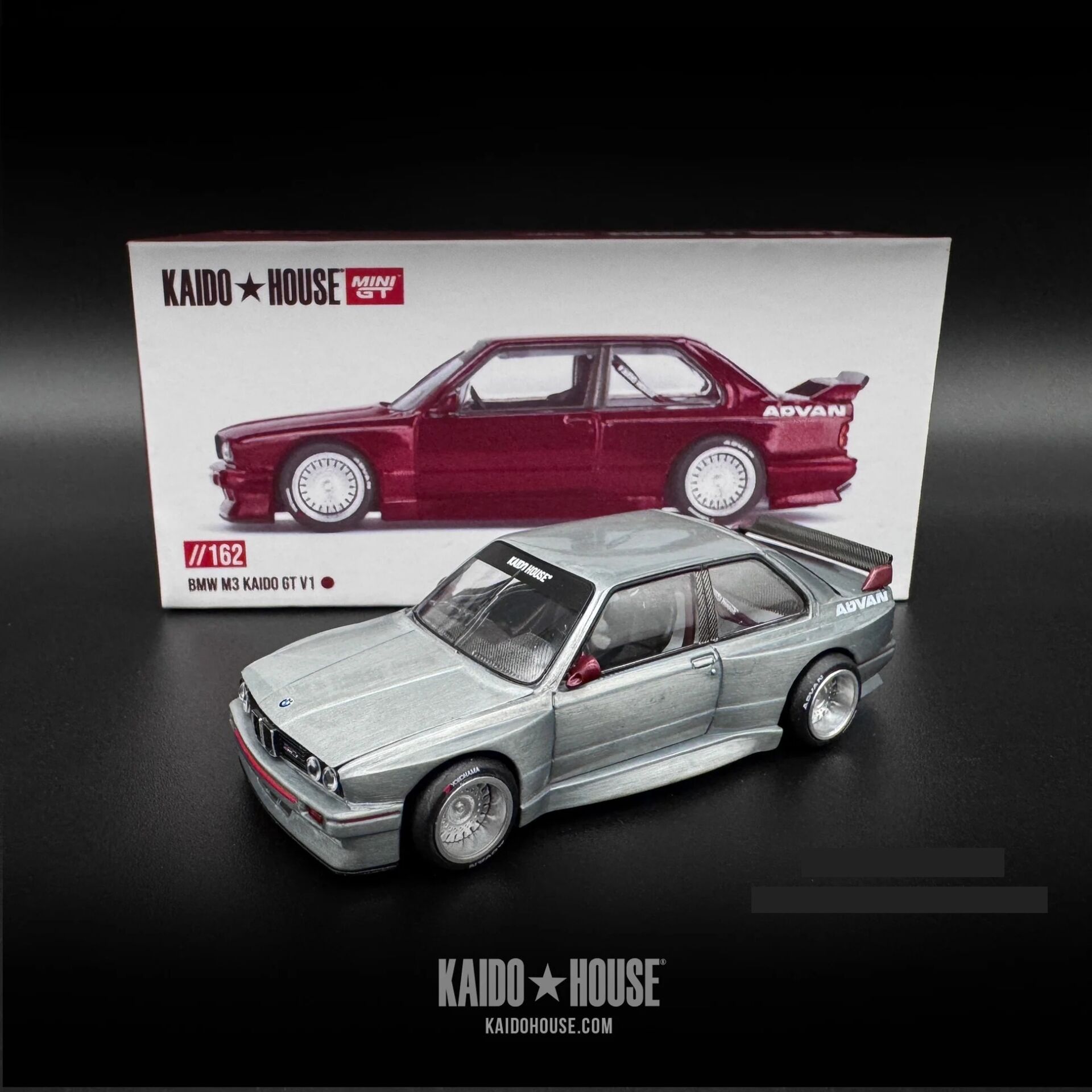Mini GT x Kaido //162 BMW M3 (E30) Kaido GT V1 ''Chase!!''