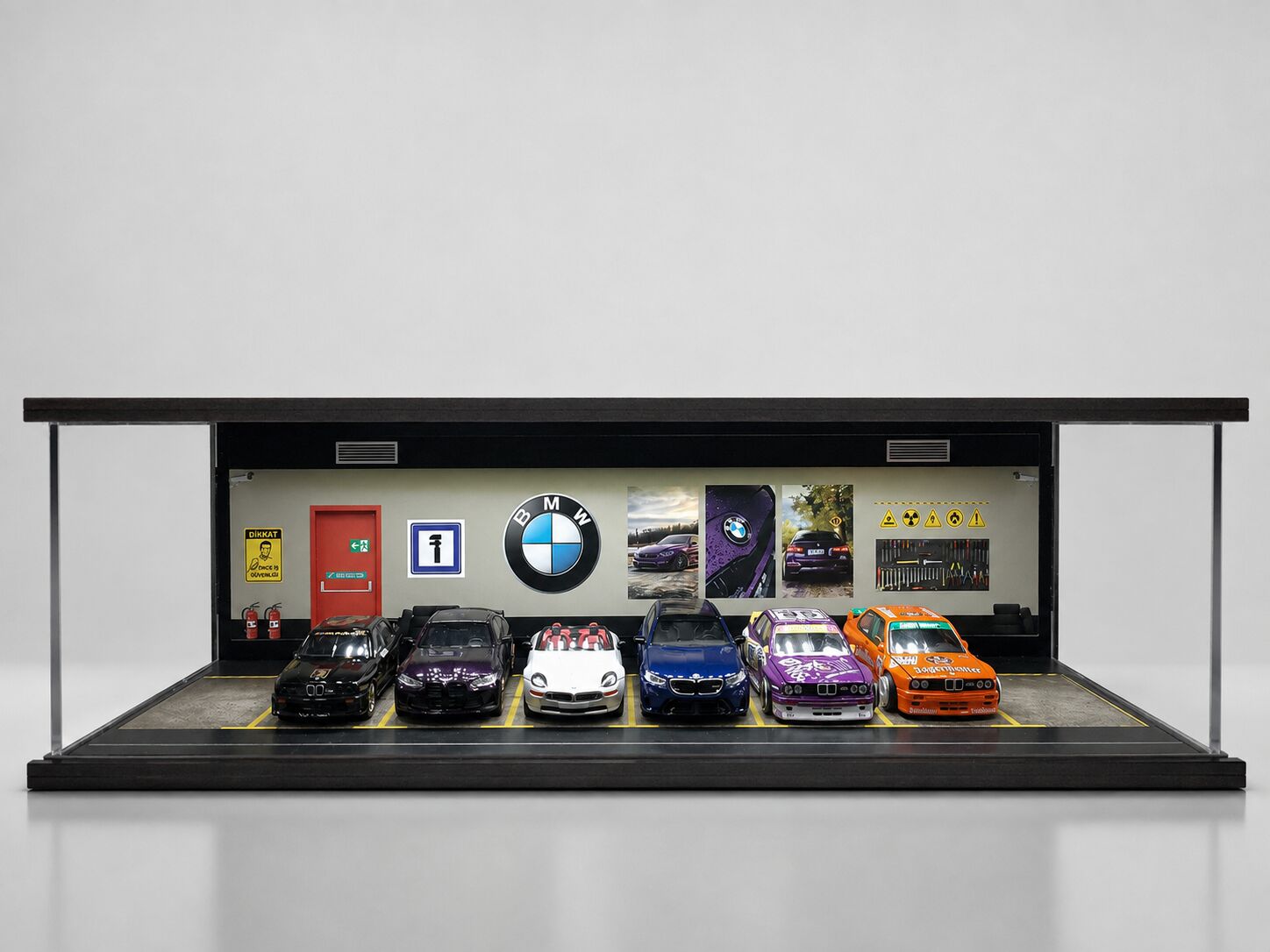 Diecast Toyblox BMW V2 Diorama Garaj 1/64 Ölçek 8, LED Işıklı USB Kablolu Model Araba Pleksi Kapaklı Dekoratif Vitrin