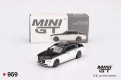 Mini GT 1/64 959 BMW i7 xDrive60 Alpine White / Black Sapphire