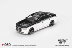 Mini GT 1/64 959 BMW i7 xDrive60 Alpine White / Black Sapphire