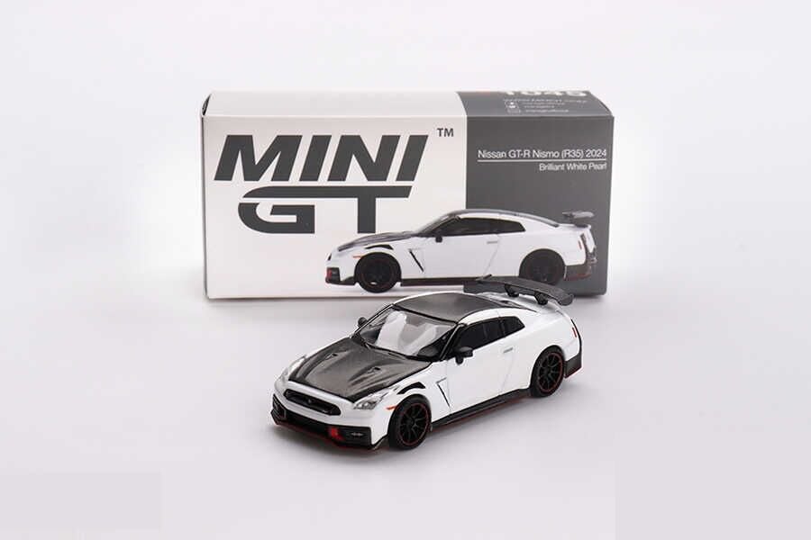 Mini GT 1/64 1045 Nissan GT-R Nismo 2024 Brilliant White Pearl